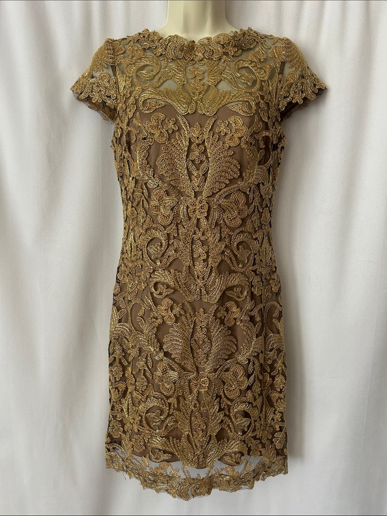 Tadashi Shoji Dresses & Skirts - Tadashi Shoji Gold Lace Cap Sleeve Body Con Sheath Mini Dress **Size 2** 🌺🌺